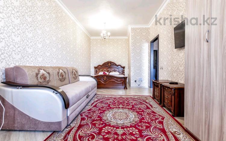 1-комнатная квартира · 45 м² · 9/19 этаж, мкр Комсомольский, Кабанбай батыра 29 за 15 000 ₸ в Астане, Есильский р-н — фото 2