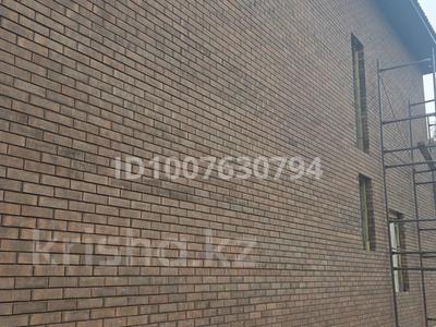 Отдельный дом · 4 комнаты · 216 м² · 7.5 сот., мкр Азаулы, Пик 18a — Возле дом престарелых за 85 млн 〒 в Уральске