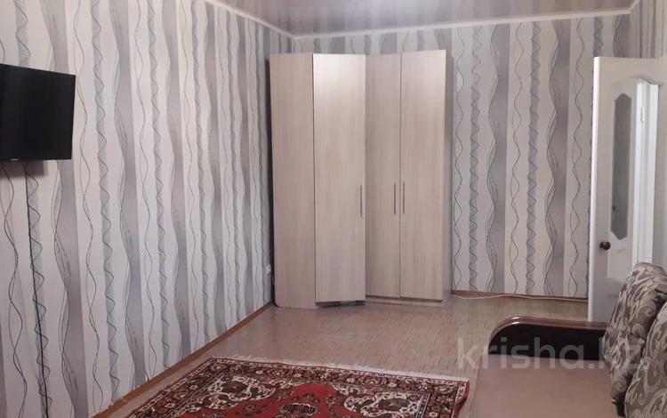 1-комнатная квартира, 43 м², 2/5 этаж, валиханова за 16 млн 〒 в Петропавловске — фото 2