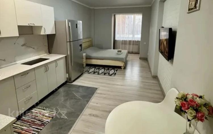 1-комнатная квартира · 39 м² · 2/10 этаж, Варламова 326 — Карасай батыра- Варламова (Сайран) за 15 000 ₸ в Алматы, Алмалинский р-н — фото 2
