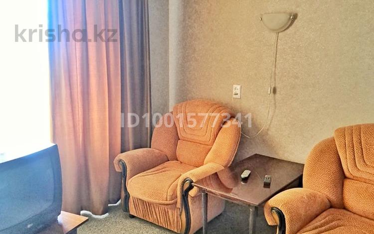 1-комнатная квартира · 34 м², улица Бурова за 9 000 ₸ в Усть-Каменогорске — фото 2