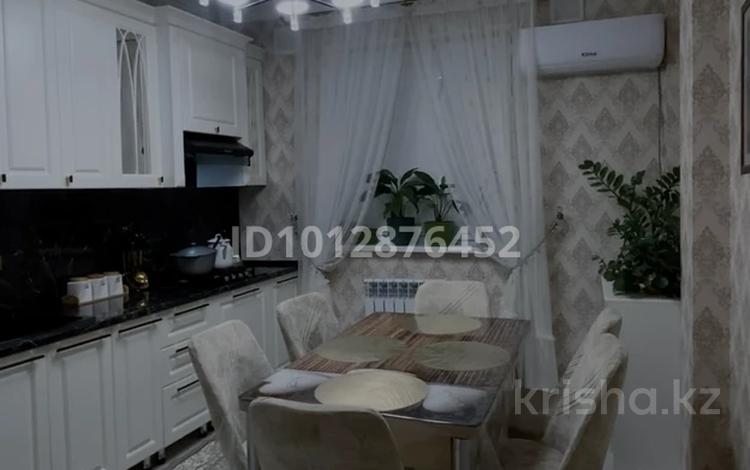 3-бөлмелі пәтер · 82 м² · 1/5 қабат, мкр Асар-2 12/2 — торговый дом Толе би,автоцон, бағасы: 28 млн ₸ в Шымкенте, Абайский р-н — фото 2