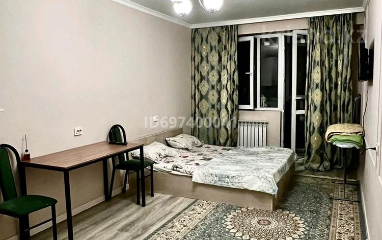 1-бөлмелі пәтер, 30 м², 1/10 қабат сағатына, Толе би 285/8 к1 — Толе би Отеген батыр, бағасы: 1 500 〒 в Алматы, Ауэзовский р-н — фото 2