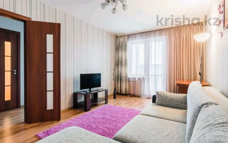 1-комнатная квартира, 50 м², 2/5 этаж посуточно, Сатпаева 48Б за 12 000 〒 в Атырау — фото 2