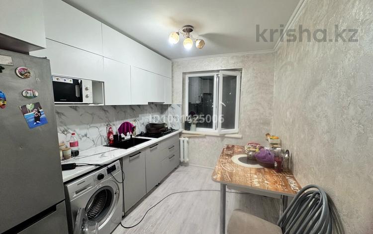 3-комнатная квартира · 62 м² · 2/5 этаж, мкр Акбулым, Мкр Акбулак 20 за 20 млн 〒 в Таразе — фото 2