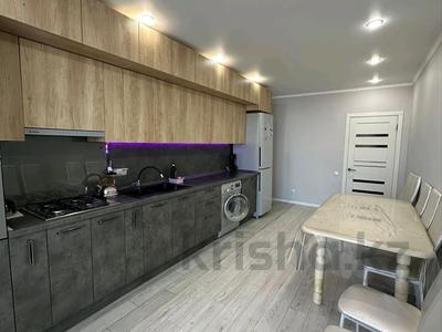 2-бөлмелі пәтер · 80 м² · 9/10 қабат, мкр Женис 11, бағасы: 15 000 〒 в Уральске