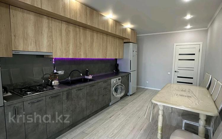 2-комнатная квартира · 80 м² · 9/10 этаж, мкр Женис 11 за 15 000 〒 в Уральске — фото 7