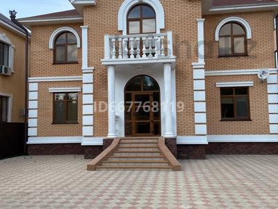 Отдельный дом · 7 комнат · 320 м² · 8 сот., С Сейфуллина 29 — 8- Марта за 175 млн ₸ в Уральске