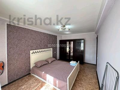 2-бөлмелі пәтер · 44 м² · 5/5 қабат, 1 ш/а, Есет батыра 107, бағасы: 15 000 ₸ в Актобе, мкр 5