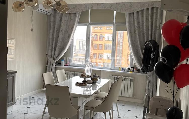3-комнатная квартира · 110 м² · 4/5 этаж, мкр Нурсая, Акжарма 10 за 48 млн 〒 в Атырау — фото 2
