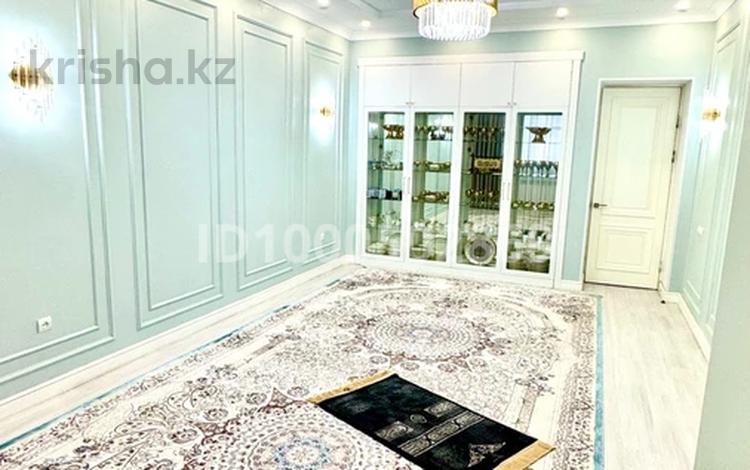 4-комнатная квартира · 140 м² · 3/9 этаж, 17-й мкр за 72 млн ₸ в Актау — фото 2