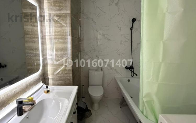 1-комнатная квартира · 44 м² · 3/9 этаж, мкр Нурсая, Елорда 6Б блок 8 за 220 000 ₸ в Атырау — фото 2