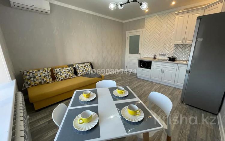 1-бөлмелі пәтер, 54 м², 3/10 қабат ай сайын, мкр Кунаева, бағасы: 250 000 〒 в Уральске, мкр Кунаева — фото 2