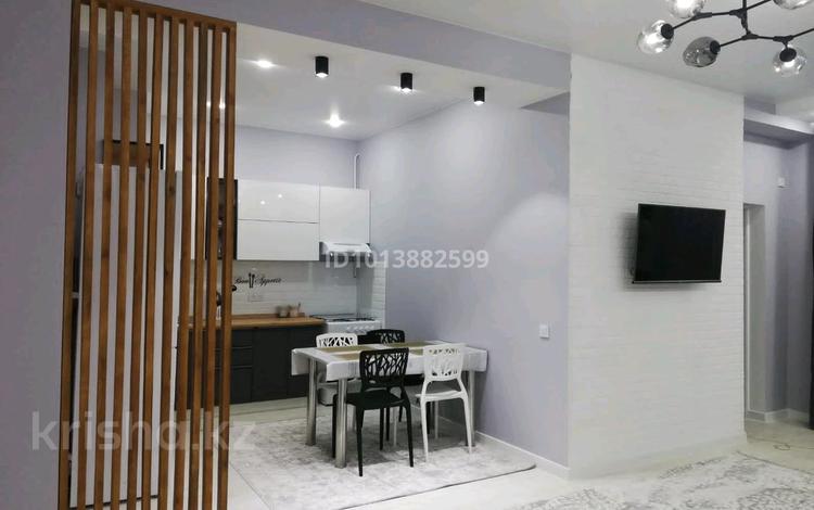 2-бөлмелі пәтер · 60 м² · 4/9 қабат, 17-ш/а., бағасы: 15 000 ₸ в Актау, 17-й мкр — фото 2