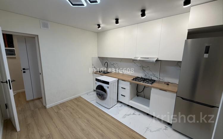 2-комнатная квартира · 50 м² · 4/5 этаж, мкр Айнабулак-3 117а за 300 000 ₸ в Алматы, Жетысуский р-н — фото 2