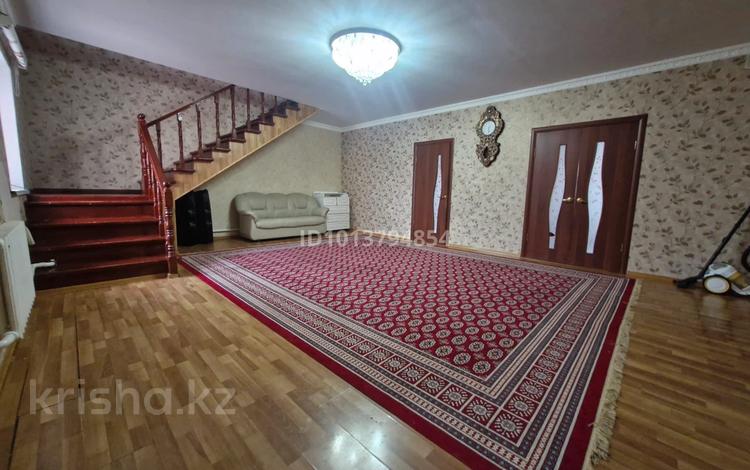 5-бөлмелі пәтер · 220 м² · 2 қабат, мкр Геолог, Проезд толе би 4, бағасы: 1 млн ₸ в Атырау — фото 2