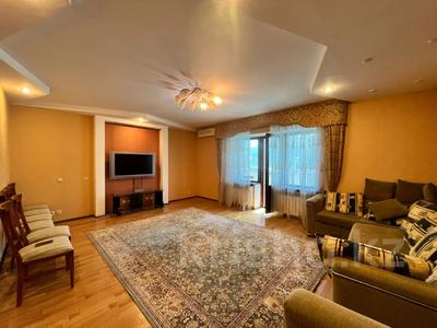 4-комнатная квартира · 263 м² · 1/3 этаж, мкр 8, Молдагуловой за 70 млн ₸ в Актобе