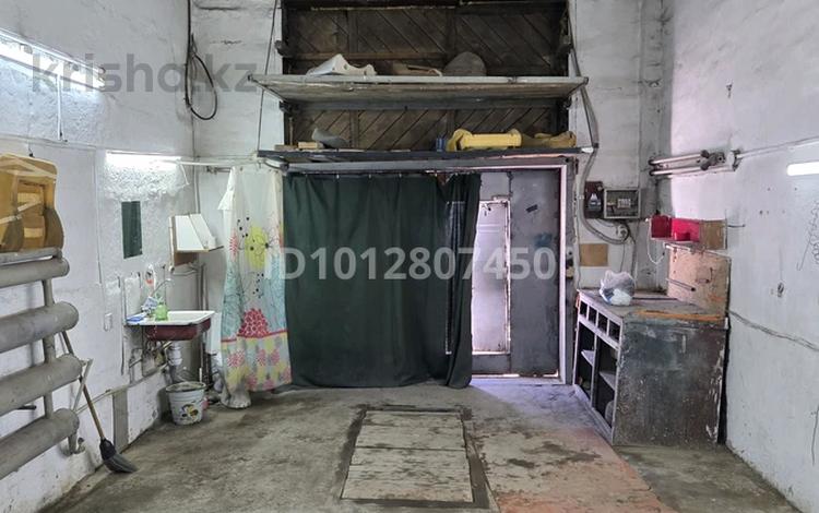 Гараж · 30 м² · Достоевского 6 — За рынком Заречный, бағасы: 100 000 ₸ в Усть-Каменогорске — фото 2