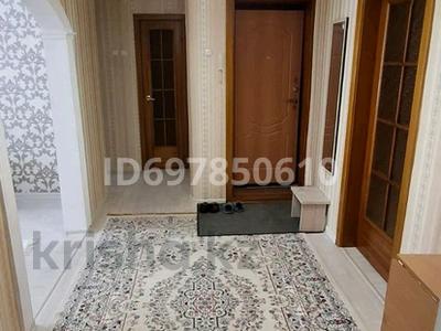 4-комнатная квартира · 82 м² · 2/5 этаж, Каратюбинская 30 — Рядом 4 мкр. за 24 млн 〒 в Уральске