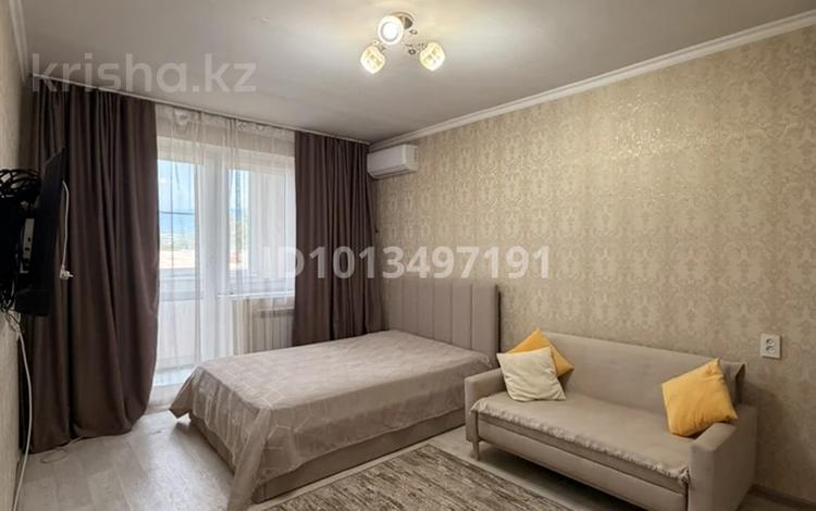 1-комнатная квартира · 36 м² · 5/5 этаж, мкр Алмагуль 232 за 250 000 ₸ в Алматы, Бостандыкский р-н — фото 2