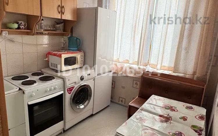 1-комнатная квартира · 42 м², мкр Юго-Восток, Муканова 2 за 130 000 ₸ в Караганде, Казыбек би р-н — фото 2
