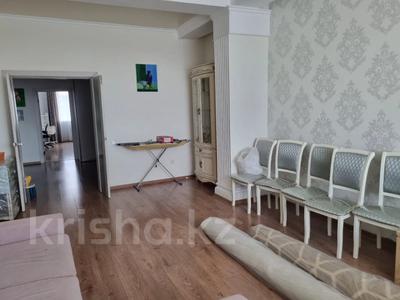 3-бөлмелі пәтер · 120 м² · 3/9 қабат, Валиханова 13-21, бағасы: 400 000 ₸ в Атырау