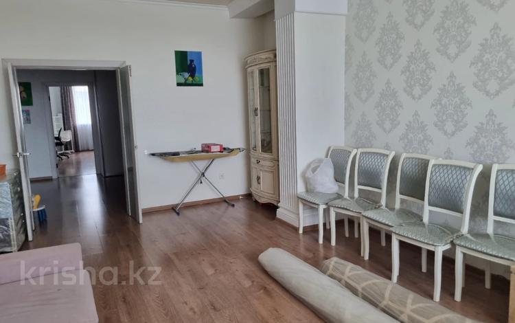 3-бөлмелі пәтер · 120 м² · 3/9 қабат, Валиханова 13-21, бағасы: 400 000 ₸ в Атырау — фото 8