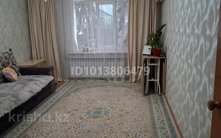 2-бөлмелі пәтер · 42.2 м² · 3/4 қабат, 1 микрорайон 5 — Рядом 2 гимназия, садик Гулдер, базар 1 микрорайона, бағасы: 19 млн ₸ в Конаеве — фото 2