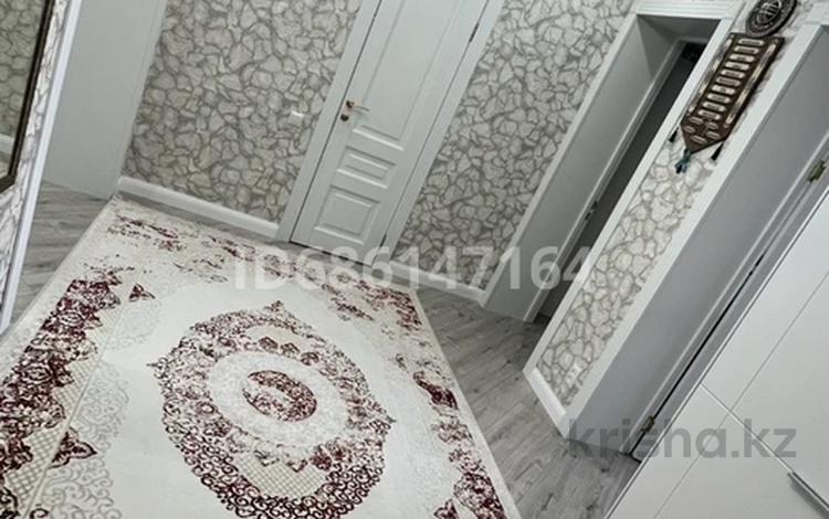 3-бөлмелі пәтер, 90 м², 9/10 қабат, Абылайхана 1г, бағасы: 43 млн 〒 в Кокшетау — фото 2