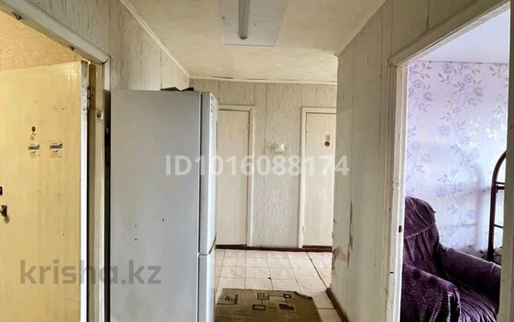 3-комнатная квартира · 63 м² · 5/5 этаж, мкр. Зачаганск пгт, Жангир хана — медицинский колледж за 12.5 млн ₸ в Уральске — фото 2