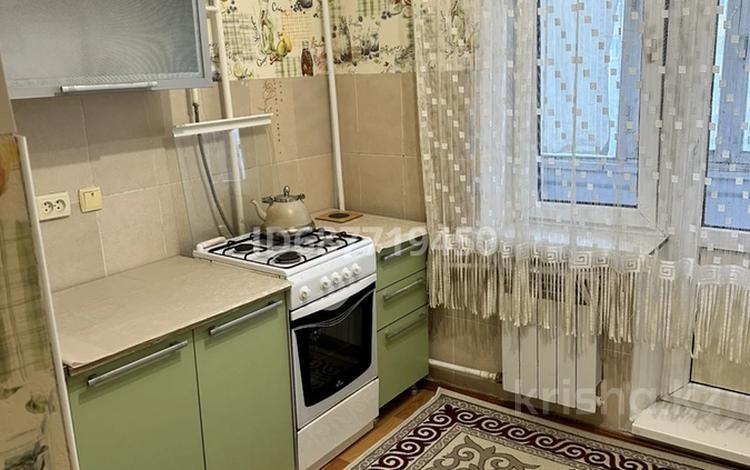 1-комнатная квартира, 35 м², 4/5 этаж помесячно, мкр 11, Шайкенова 20 — Анвар