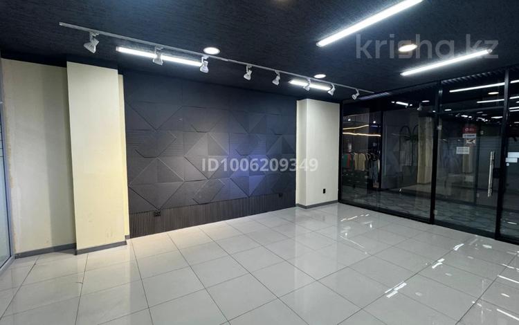Свободное назначение, офисы, магазины и бутики, салоны красоты, медцентры и аптеки, образование, развлечения, конференц-залы, кабинеты и рабочие места, студии · 68.8 м² за 500 000 〒 в Алматы, Алмалинский р-н — фото 3