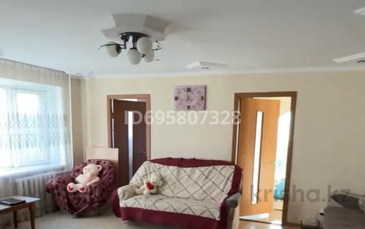3-комнатная квартира · 64 м² · 3/5 этаж, Пришахтинск, 21й микрорайон 16 за 120 000 ₸ в Караганде, Алихана Бокейханова р-н — фото 9