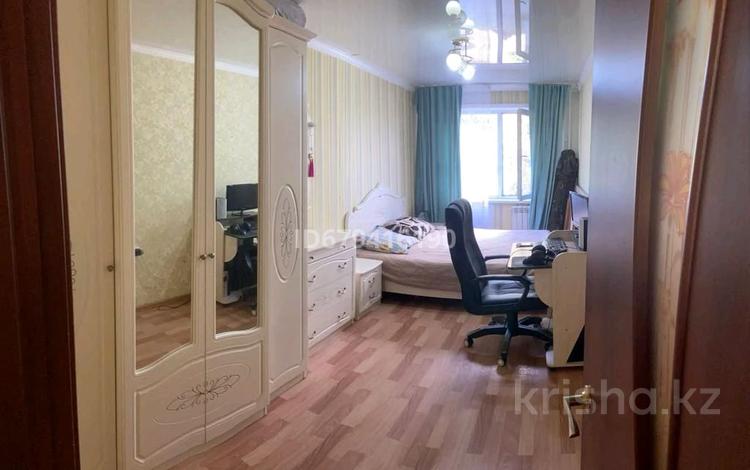 3-комнатная квартира, 61 м², 2/5 этаж, Заводская 22 — 2 городская больница за 18.5 млн 〒 в Петропавловске — фото 2