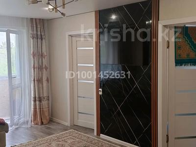 4-бөлмелі пәтер · 64 м² · 3/5 қабат, Майкудук, Майкудук, 16й микрорайон 3 — Кинотеатр, остановка Горняк, бағасы: 15.5 млн 〒 в Караганде, Алихана Бокейханова р-н