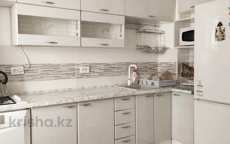 2-бөлмелі пәтер · 55 м² · 3/5 қабат, 20 мкр 2, бағасы: 220 000 ₸ в Конаеве — фото 2