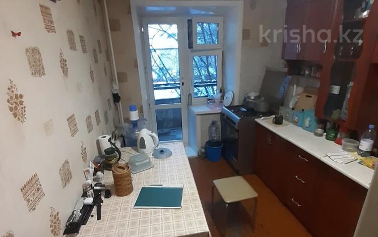 3-комнатная квартира · 60 м² · 2/5 этаж, мкр Михайловка , Крылова 38 за 23 млн ₸ в Караганде, Казыбек би р-н — фото 2