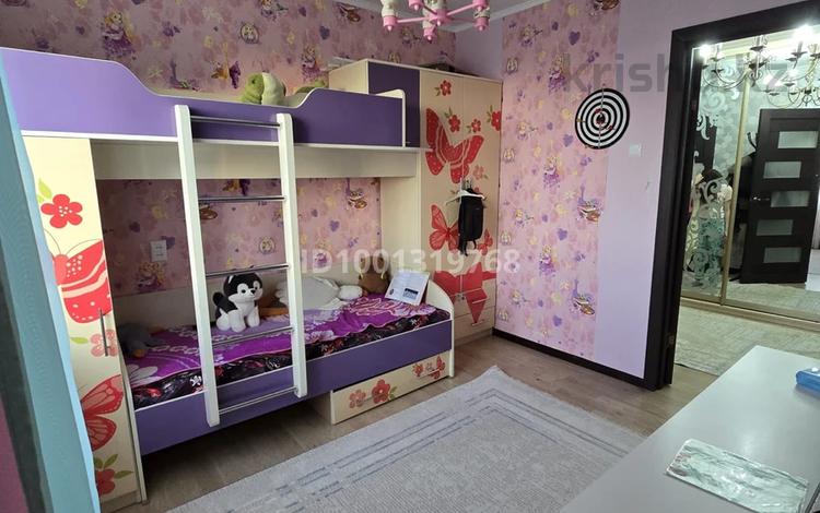 3-комнатная квартира · 63 м² · 9/9 этаж, мкр Строитель 5 — Сзади остановки Циолковского за 22 млн 〒 в Уральске — фото 2