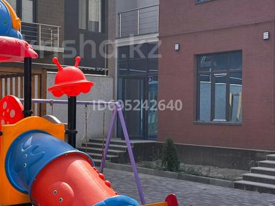 Жер үй мен саяжайлар в Жамбылской обл.: Жеке үй · 4 бөлме · 157 м² · 1 сот., Дусен Боянова 194/7 — Атакент / Танхауз, бағасы: 32 млн 〒 Жеке үй · 4 бөлме · 157 м² · 1 сот., Дусен Боянова 194/7 — Атакент / Танхауз, бағасы: 32 млн 〒 в Таразе