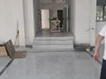 Свободное назначение, офисы, магазины и бутики, салоны красоты, фитнес и спорт, медцентры и аптеки, образование, развлечения, конференц-залы, кабинеты и рабочие места, студии · 150 м² за ~ 1.1 млн ₸ в Шымкенте, Каратауский р-н — фото 4