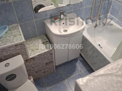 2-комнатная квартира · 50 м² · 3/5 этаж, мкр Центральный, Центральный микр 9 — Остановка Светлана за 230 000 〒 в Атырау