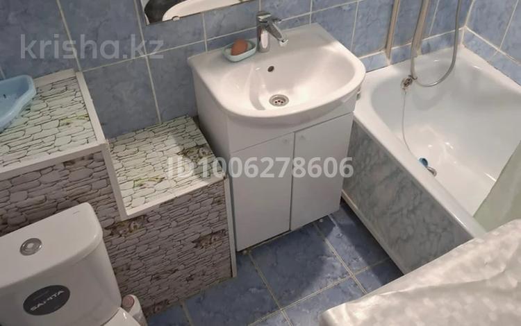 2-комнатная квартира · 50 м² · 3/5 этаж, мкр Центральный, Центральный микр 9 — Остановка Светлана за 200 000 ₸ в Атырау — фото 2