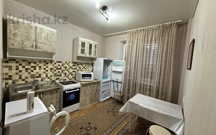 1-комнатная квартира · 37 м² · 3/17 этаж, мкр Юго-Восток, Момышулы 24 за 130 000 ₸ в Караганде, Казыбек би р-н — фото 4