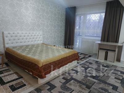 1-комнатная квартира, 32 м², 2/5 этаж посуточно, Кабанбая Батыра 120 за 9 000 〒 в Усть-Каменогорске