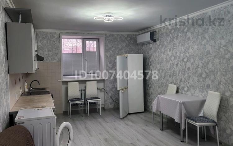2-бөлмелі пәтер · 43 м² · 1/4 қабат, Амангельды 1 — Магазин Светофор, больничный городок, бағасы: 12.5 млн ₸ в Балхаше — фото 2