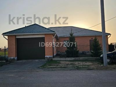 Отдельный дом · 4 комнаты · 220 м² · 86 сот., Сабита Муканова — Школы №2 за 145 млн ₸ в Караоткеле