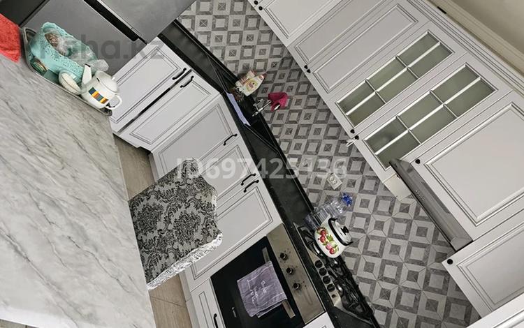 2-бөлмелі пәтер · 60 м² · 1/5 қабат, мкр. Алтын орда 11 д корпус 2, бағасы: 180 000 ₸ в Актобе — фото 2