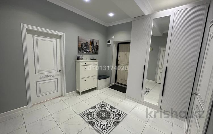 2-комнатная квартира · 80 м² · 5/5 этаж, мкр Нурсая-3, проспект Абулхайр-хана 66 за 220 000 ₸ в Атырау — фото 2
