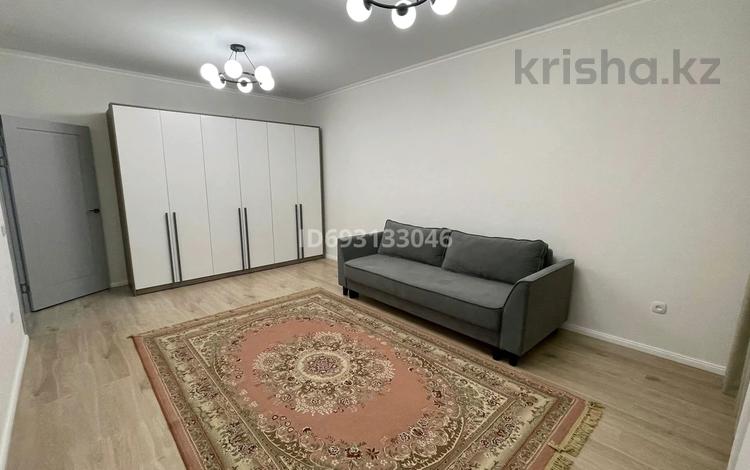 1-комнатная квартира, 58 м², 5/9 этаж помесячно, мкр Аксай-4