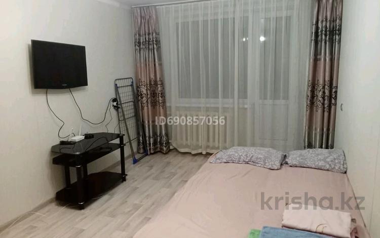 1-комнатная квартира, 42 м², 5/9 этаж по часам, Камзина 164 за 2 800 〒 в Павлодаре — фото 2